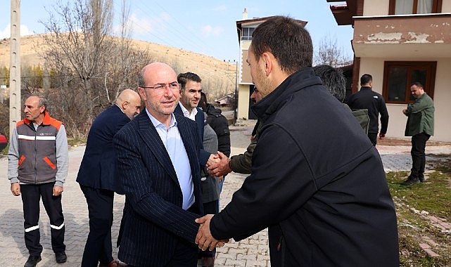 Selçuklu Belediye Lideri Ahmet Pekyatırmacı, muhtaçlıklar doğrultusunda yapılacak hizmetleri yerinde tespit etmek hedefiyle yaptığı dış mahalle ziyaretlerini sürdürüyor
