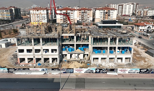 Selçuklu Belediyesi tarafından Konya’ya kazandırılacak olan Toplum Ruh Sıhhati Merkezi ve Sağlıklı Hayat Merkezi’nde üretim çalışmaları aralıksız devam ediyor