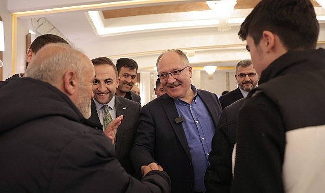 Sivas Belediye Lideri ve AK Parti Belediye Lider Adayı Hilmi Alım, kesim buluşmaları kapsamında Sivas Sürücüler ve Arabacılar Esnaf Odası üyeleri ile istişare toplantısında bir ortaya geldi