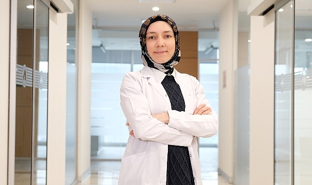 Soğuk içecekler dişlerinizi sızlatıyor mu? Uzmanı anlattı! Diş hassasiyeti tedavisi hayli basit!