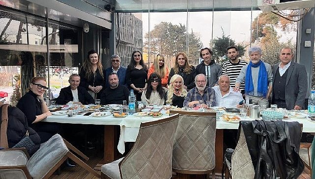 Ünlüler yeni kanal kahvaltısında buluştu