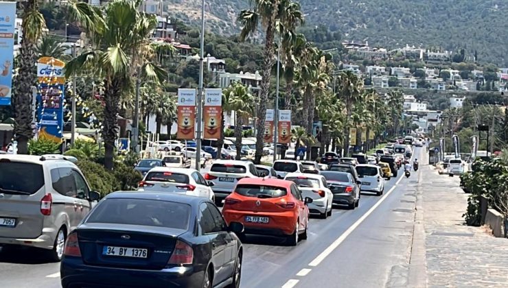 Bodrum’dan 24 saatte 30 bin araç çıkış yaptı