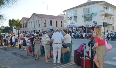 Hudut kapılarında uzun kuyruklar… Midilli Adası’na geçişlerde ‘kapıda vize’ yoğunluğu