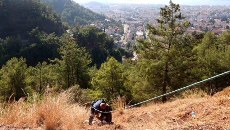 Marmaris Belediyesi Seyir Tepesinde Çöp Topladı