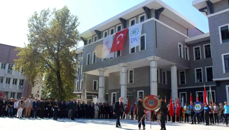 Köyceğiz’de cumhuriyetin 101. yılı kutlamaları çelenk töreniyle başladı