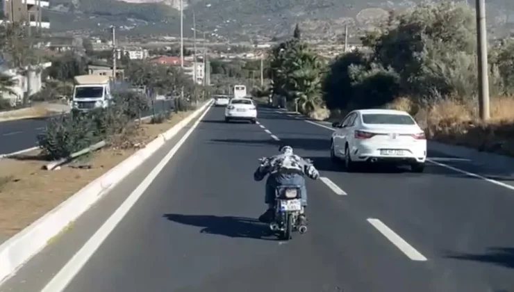 Milas’ta Kask Takmayan Motosiklet Sürücüsü Tehlikeli Sürüş Yaptı